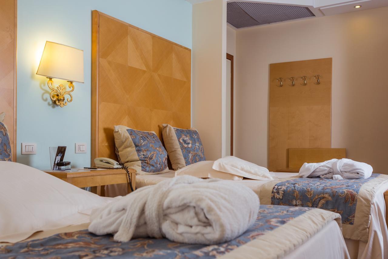 Hotel Luna Riccione e Aqua Spa Only Adults +12 Esterno foto