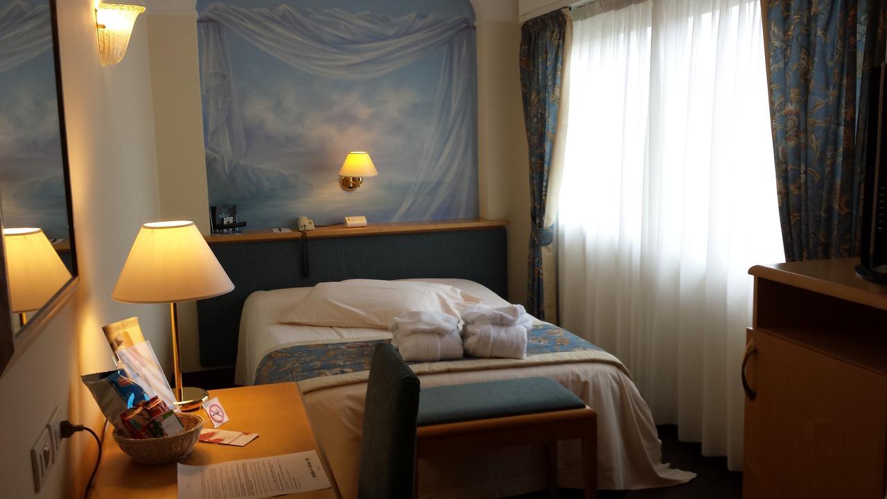 Hotel Luna Riccione e Aqua Spa Only Adults +12 Esterno foto