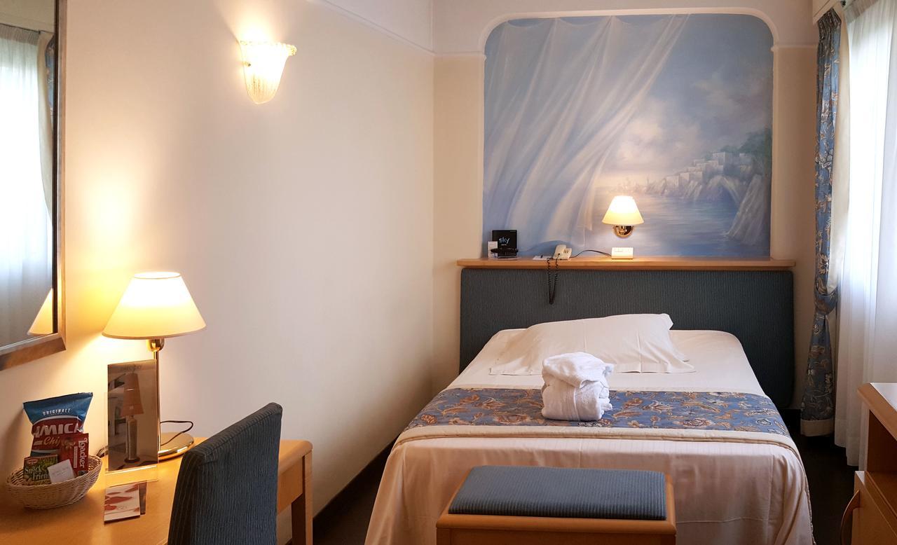 Hotel Luna Riccione e Aqua Spa Only Adults +12 Esterno foto
